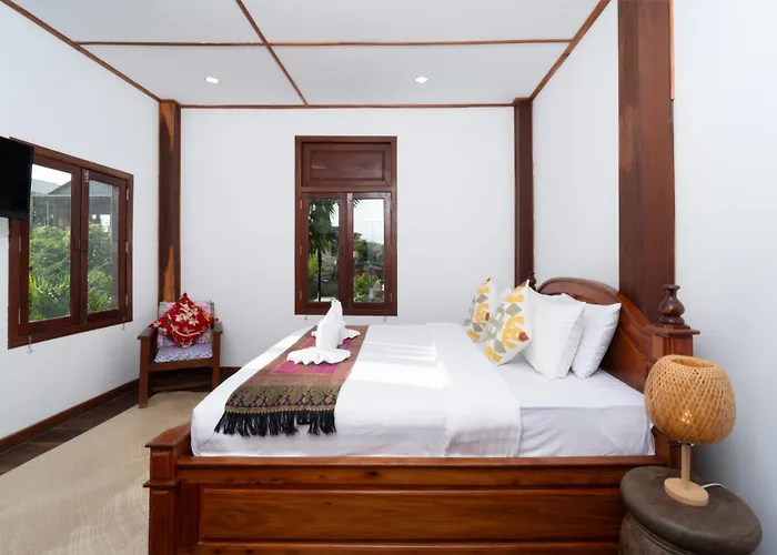 Authentic Khmer Pavilion & Tropical Garden Holiday home