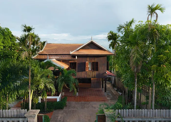 Authentic Khmer Pavilion & Tropical Garden Holiday home *