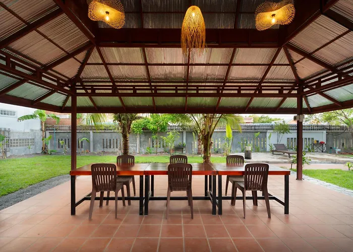 Authentic Khmer Pavilion & Tropical Garden Holiday home *