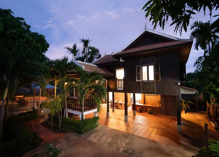 Authentic Khmer Pavilion & Tropical Garden Holiday home Phumi Tram Neak