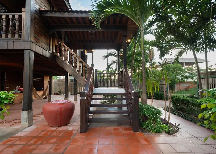 Authentic Khmer Pavilion & Tropical Garden Holiday home *