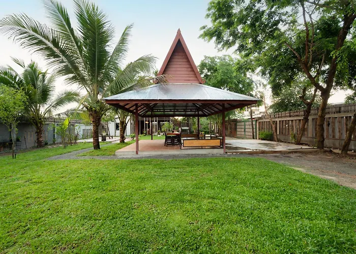 Authentic Khmer Pavilion & Tropical Garden Holiday home Phumi Tram Neak